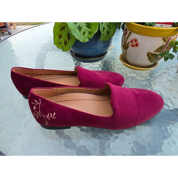 Vionic Willa Suede Embroidered Heel Loafers w/ Leaf Motif Women's Size 9.5 - Picture 3 of 9